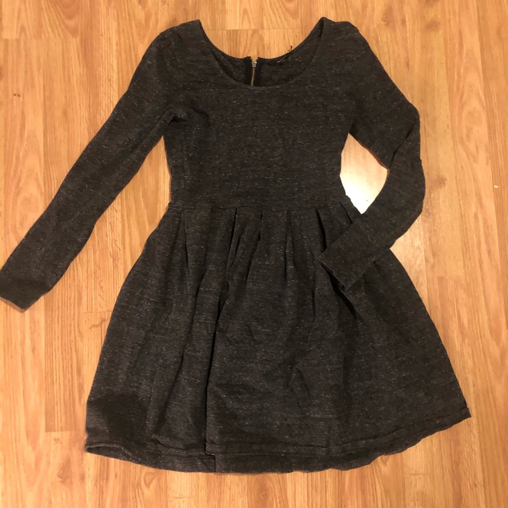 Aritzia size S back zip up, long sleeve dress